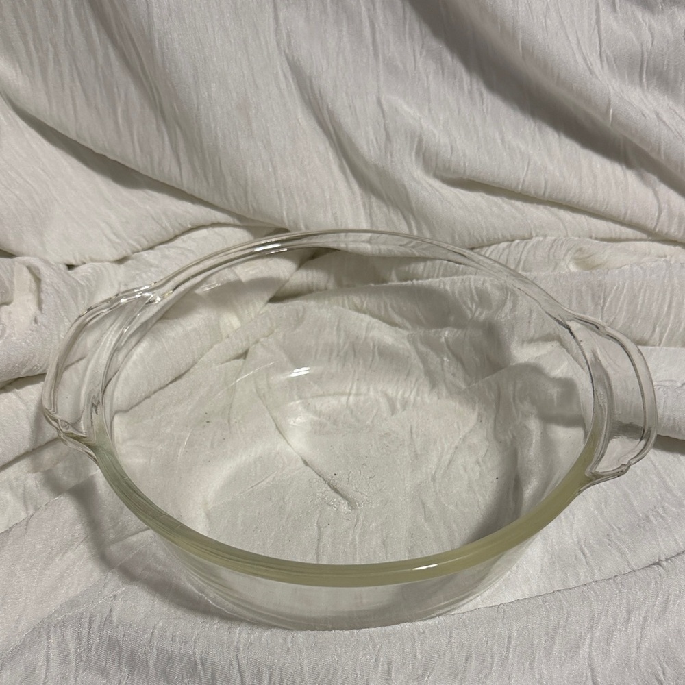 Vintage 1 quart Fire King dish